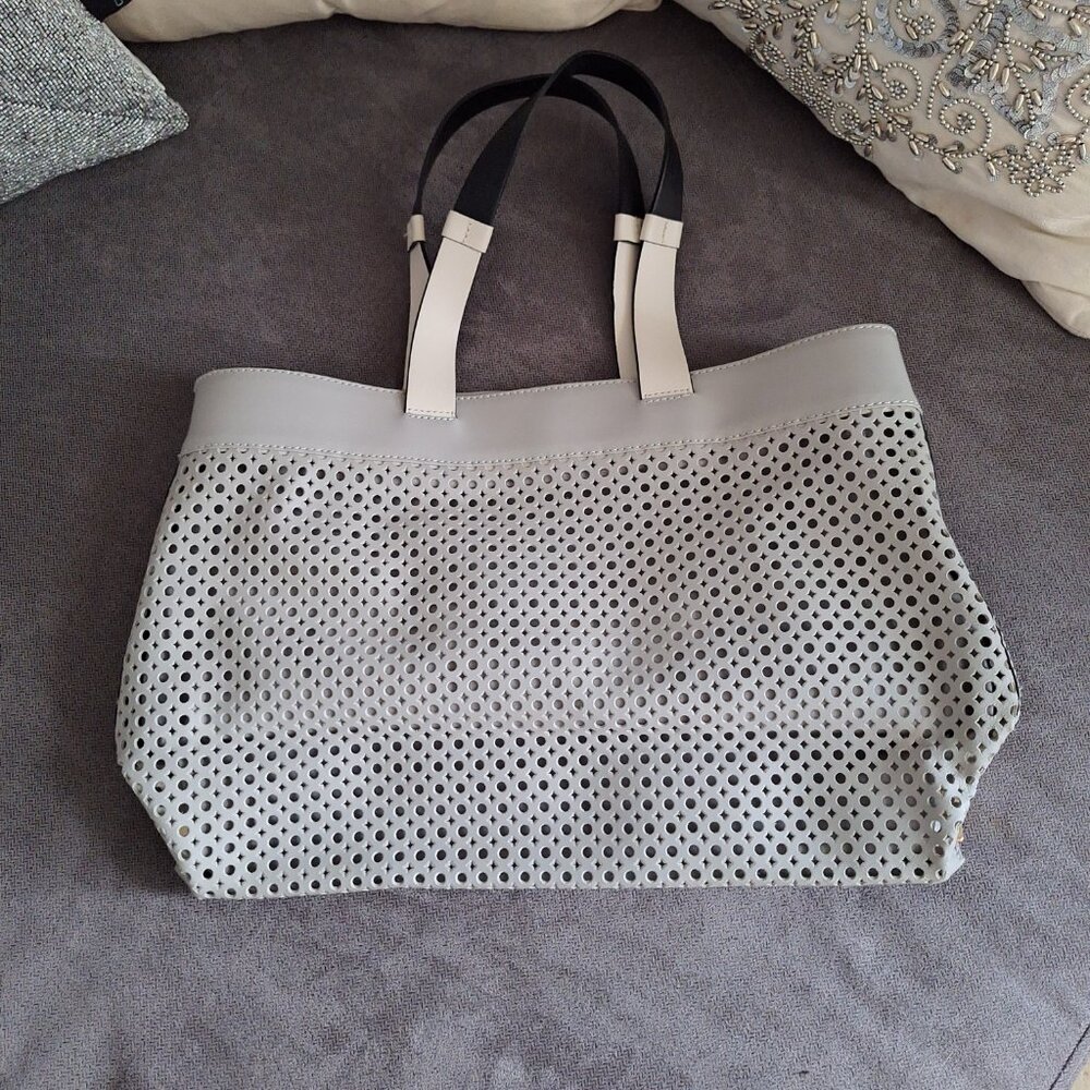 Dimoni  Light Gray Leather Handbag. NWOT New! Black & White Handles,.